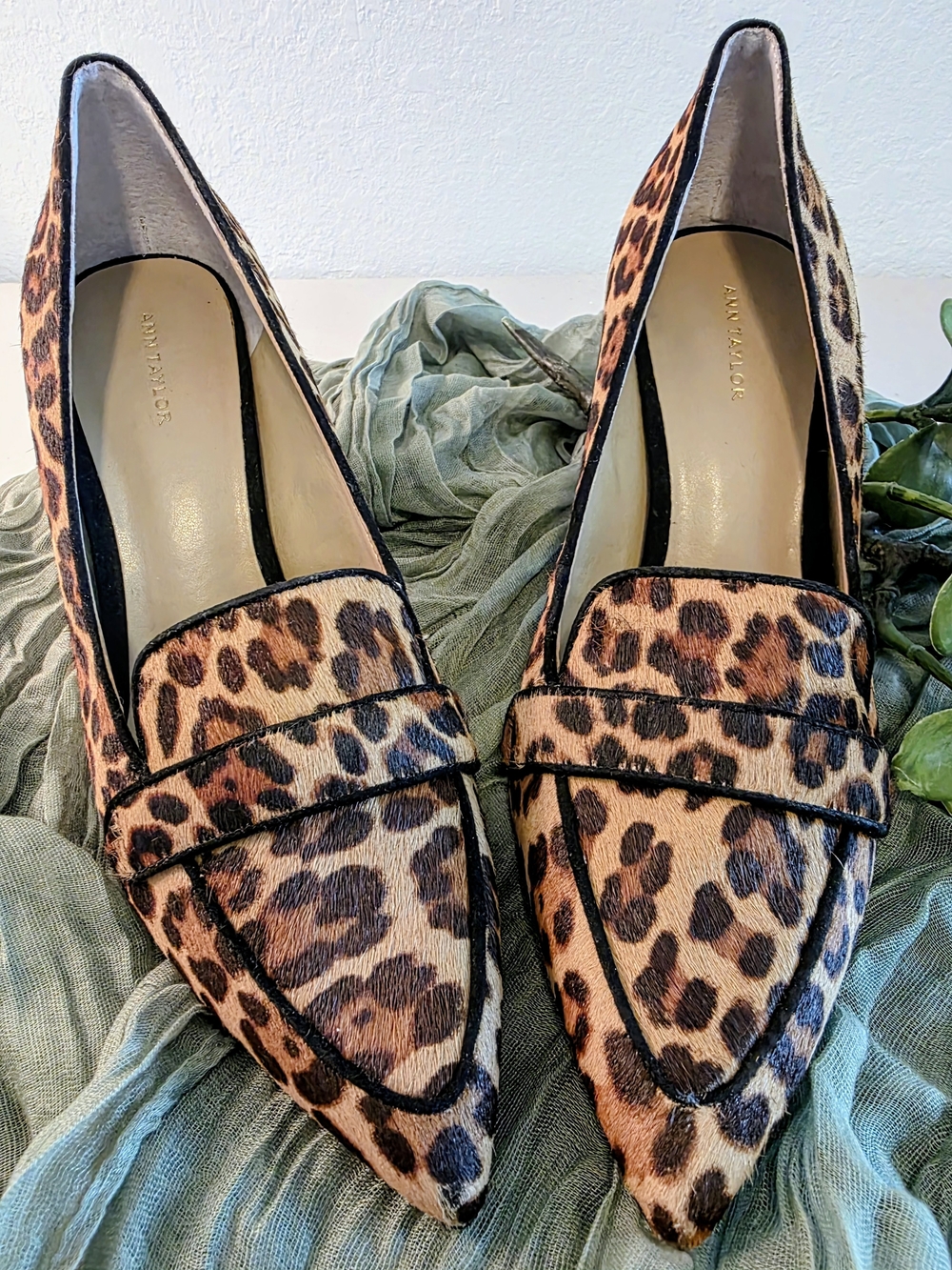 ANN TAYLOR Calf Hair Leopard Print Pointed-Toe Loafers - Brown